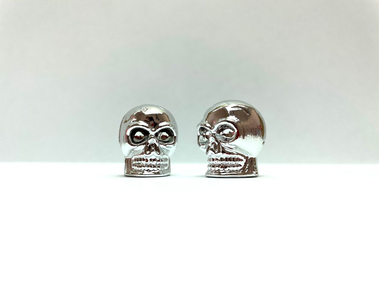 2 Ventilkappen chrom Totenkopf 2 Ventilkappen chrom Totenkopf von kein Hersteller