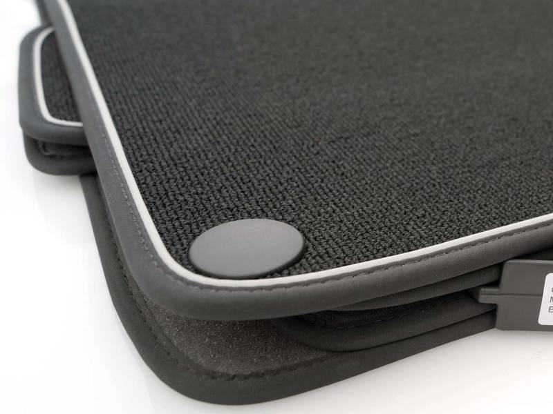 kh Teile Fußmatten W203 S203 C-Klasse Premium Autoteppich Schlingenflor Automatten Original Qualität 4-teilig Schwarz, Silber Zierstreifenen Band von kh Teile