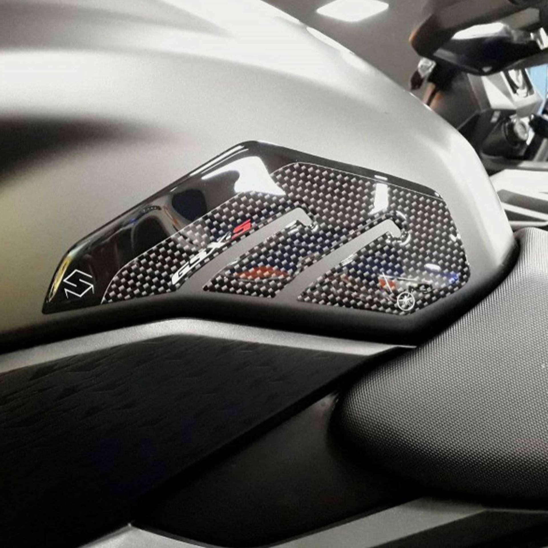 labelbike - 2 SEITENSCHUTZ 3D-Aufkleber für Motorrad, die mit Suzuki GSXS GSX-S 750 Carbon kompatibel sind von LABELBIKE