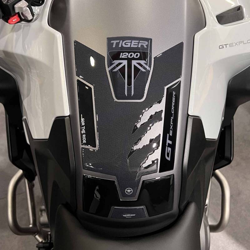 labelbike - 3D Aufkleber Kit für Motorrad-Tankpadschutz kompatibel mit Triumph Tiger 1200 GT Explorer 2022-2023 von LABELBIKE