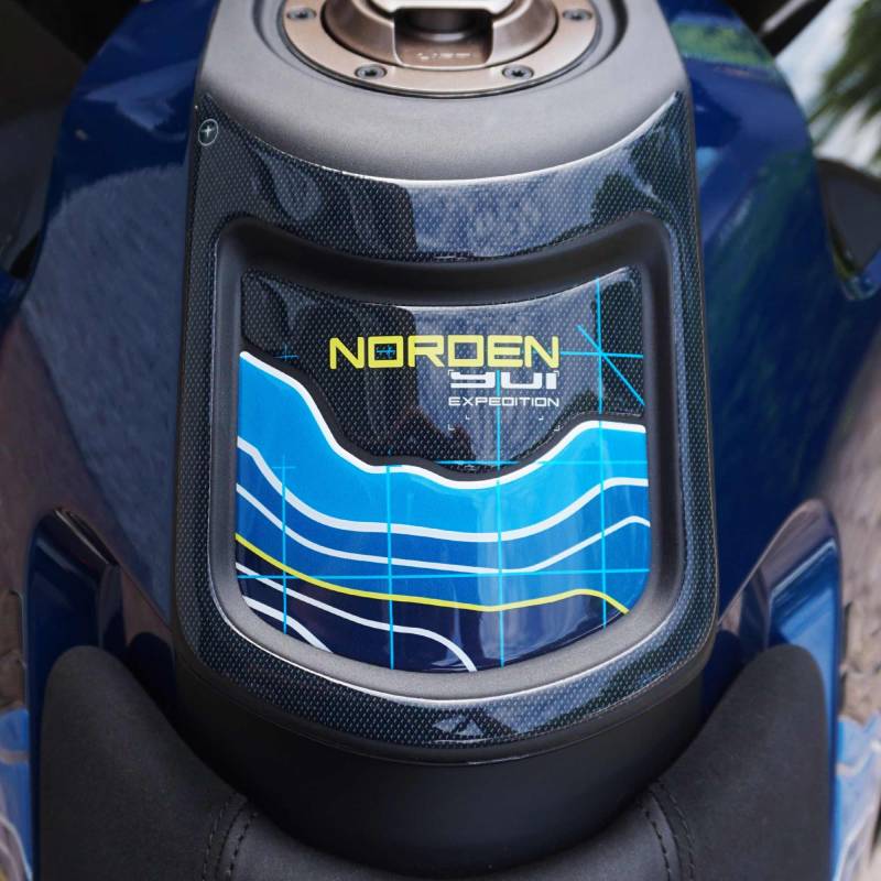 labelbike - 3D Tankpad Aufkleber aus Kunstharz Dekoration und Schutz des Motorradtanks kompatibel mit Husqvarna Norden 901 2023 von LABELBIKE