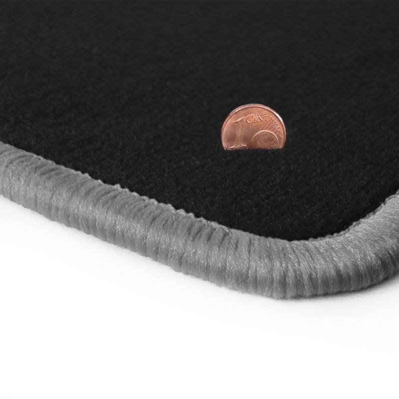 Schwarze Velours Fußmatten in Top-Qualität, Randfarbe Silbergrau OFM-Q300_R502_00924 von online-fussmatten