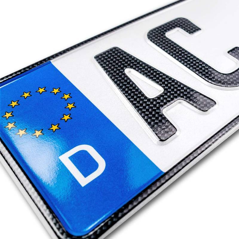 schildEVO 1 Carbon Kfz Kennzeichen | 340 x 110 mm | Kurzes Autokennzeichen 34 cm | OFFIZIELL amtliches Nummernschild | DIN-Zertifiziert – EU Wunschkennzeichen mit individueller Prägung von schildEVO