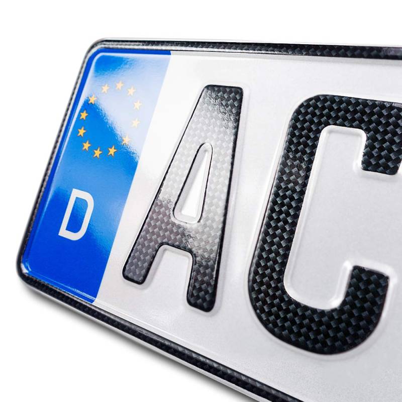 schildEVO 1 Carbon Kfz Kennzeichen | 480 x 110 mm | Kurzes Autokennzeichen 48 cm | OFFIZIELL amtliches Nummernschild | DIN-Zertifiziert – EU Wunschkennzeichen mit individueller Prägung von schildEVO