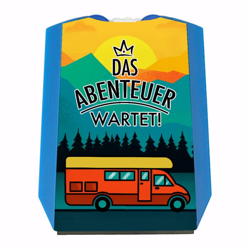 Das Abenteuer wartet Parkscheibe mit Reisemotiv und 2 Einkaufswagenchips für Camper und Urlauber Parkuhr Campingplatz Berge Wald Wildnis Camping Campervan Camperbus Familie von speecheese