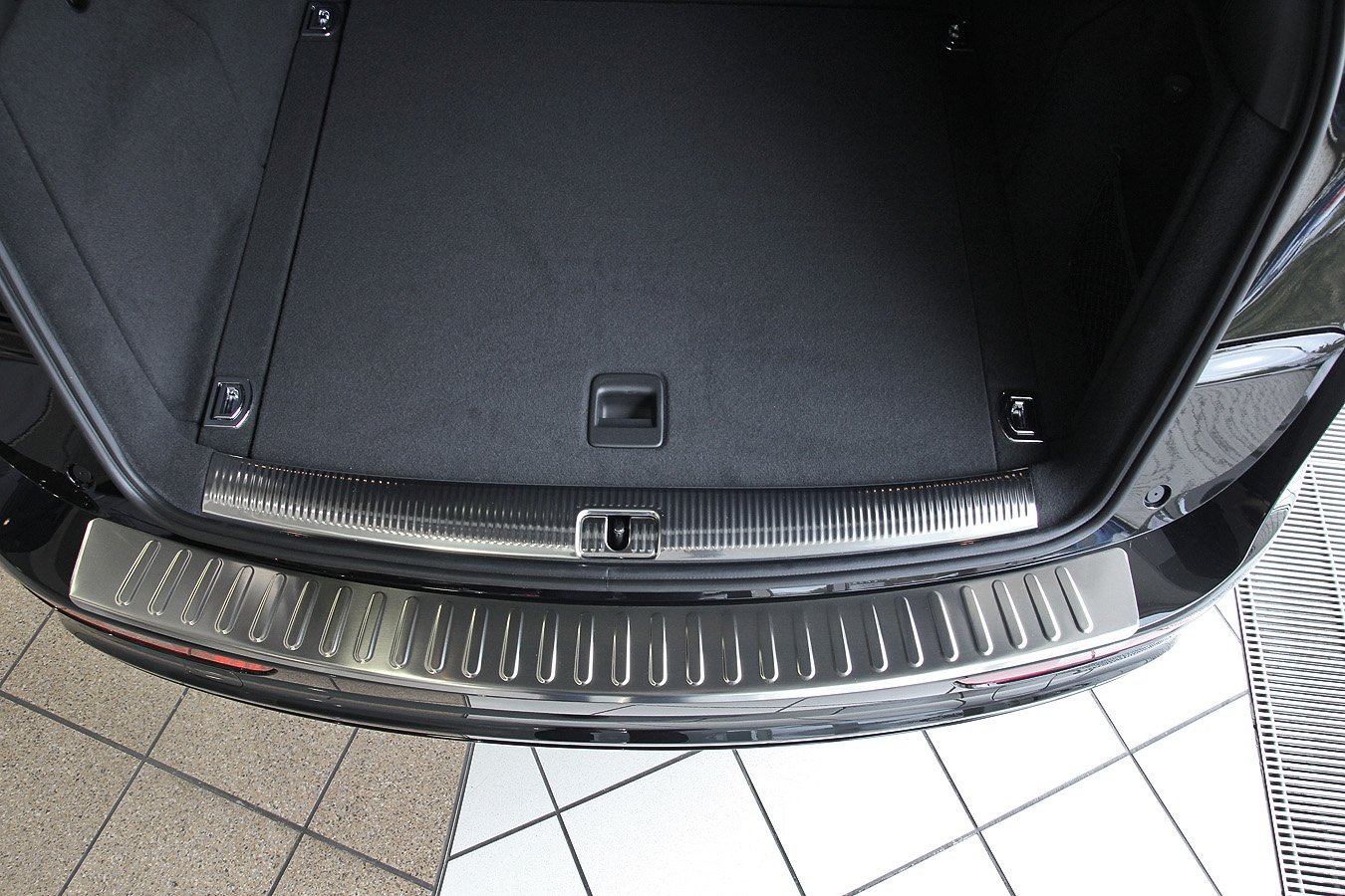 teileplus24 L558 Ladekantenschutz V2A Edelstahl kompatibel mit Audi Q5 1 8R 2008-2016 Abkantung von teileplus24