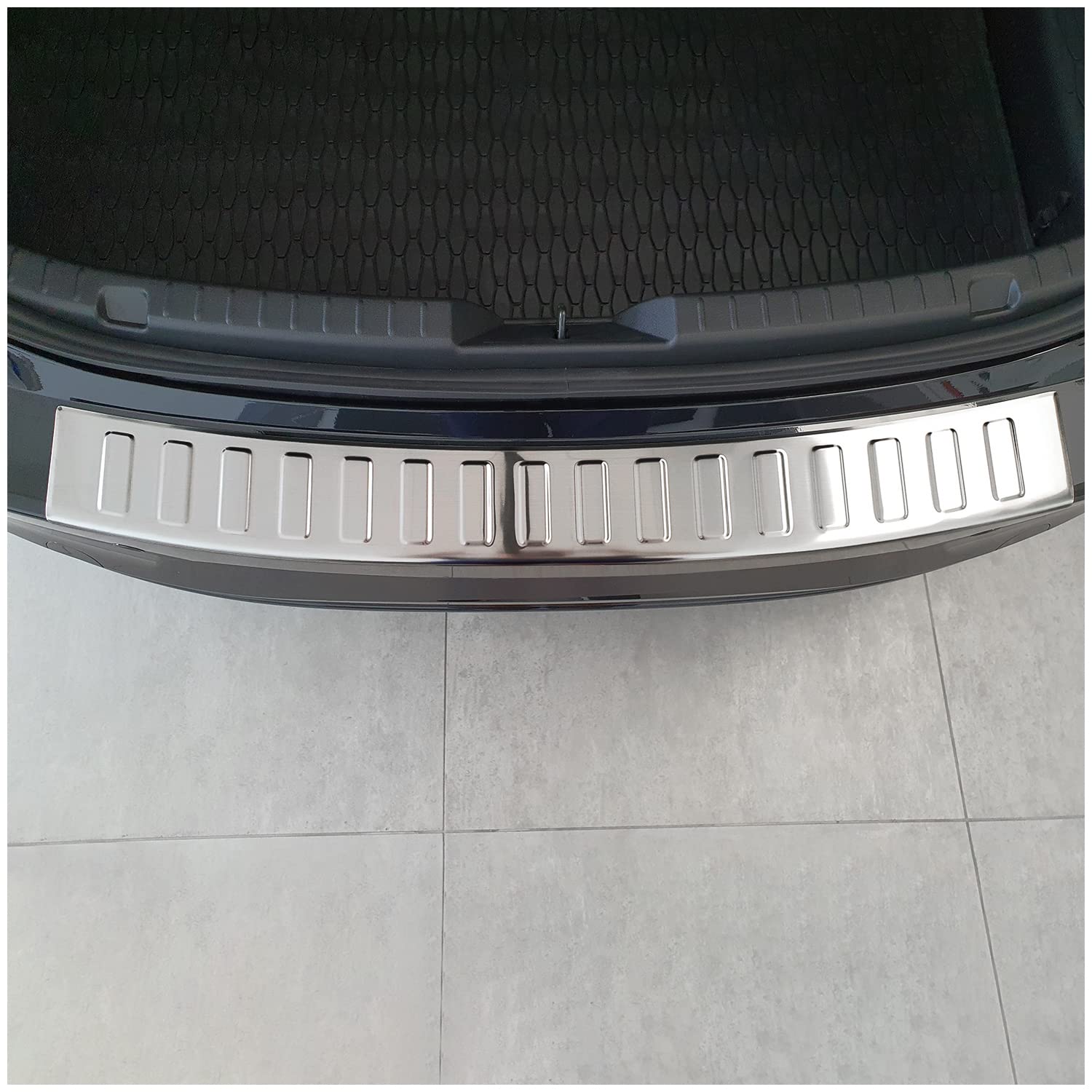 teileplus24 AL145 Ladekantenschutz Aluminium kompatibel mit Mazda 3 Limo 2019-, Farbe:Silber von teileplus24