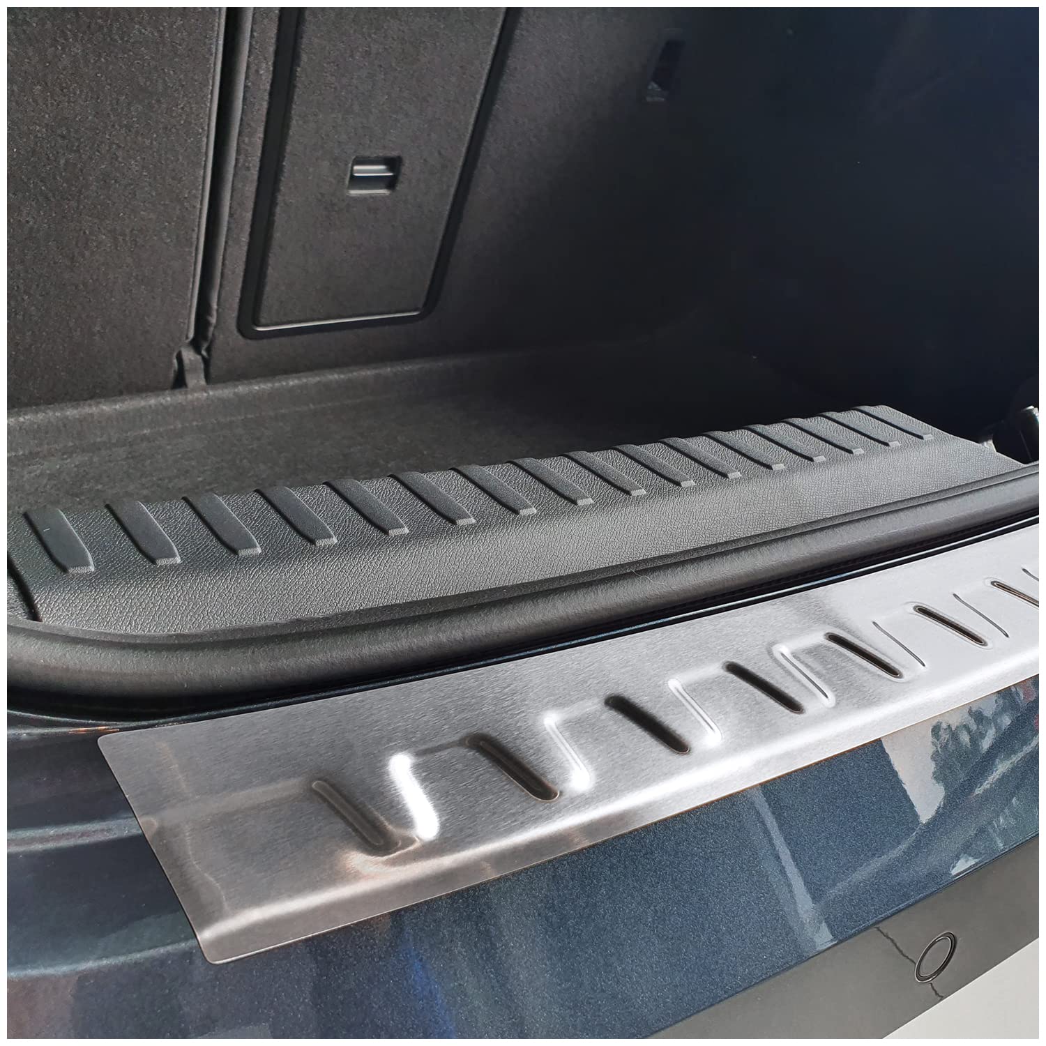 teileplus24 AL150 Ladekantenschutz Aluminium kompatibel mit Seat Leon 4 KL Cupra Leon Stufenheck 2020-, Farbe:Silber teileplus24 AL150 Ladekantenschutz Aluminium kompatibel mit Seat Leon 4 KL Cupra Leon Stufenheck 2020-, Farbe:Silber von teileplus24