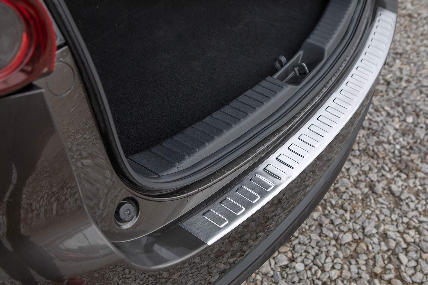 teileplus24 L594 Ladekantenschutz V2A Edelstahl kompatibel mit Mazda CX-5 2 2017- Abkantung, Farbe:Silber gebürstet von teileplus24