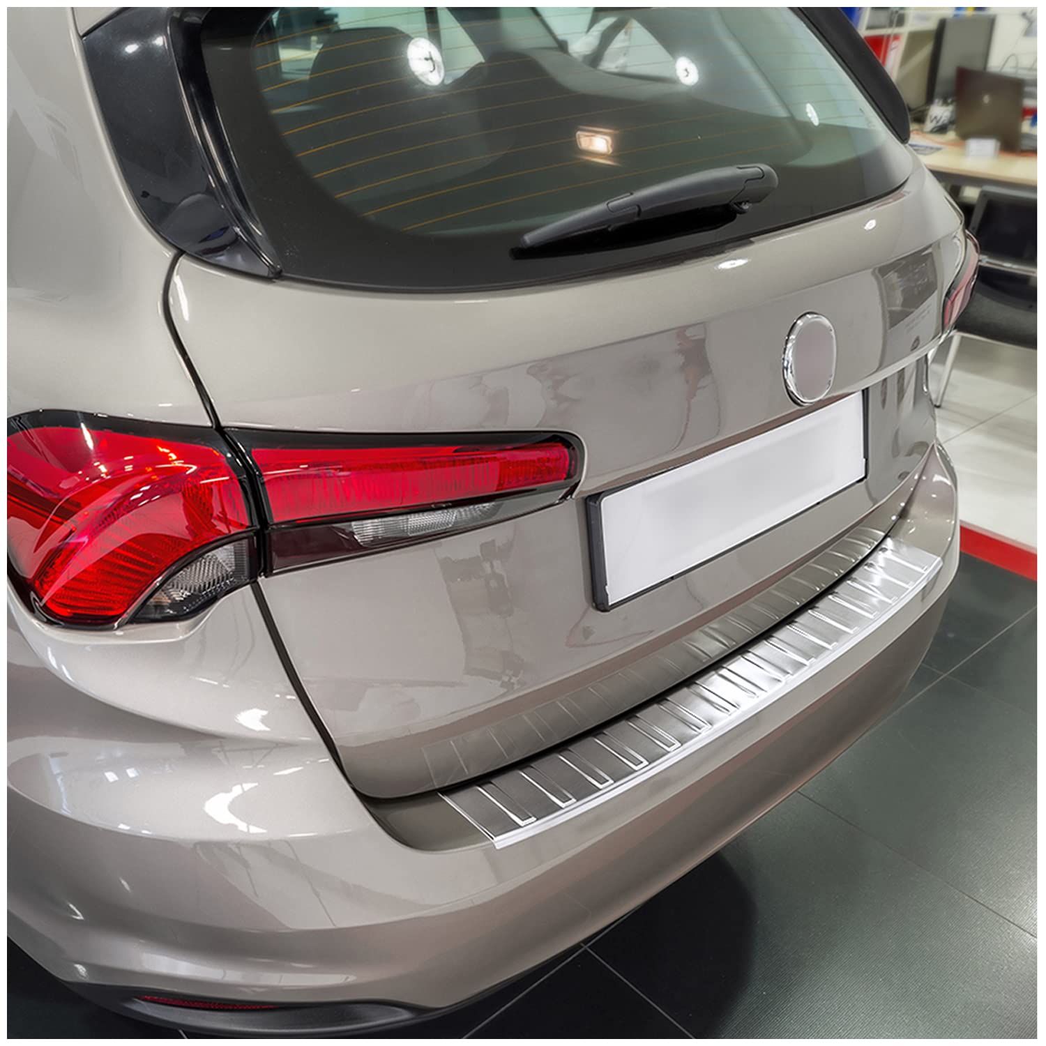 teileplus24 L601 Ladekantenschutz V2A Edelstahl kompatibel mit FIAT Tipo Kombi 356 2016- Abkantung, Farbe:Silber gebürstet teileplus24 L601 Ladekantenschutz V2A Edelstahl kompatibel mit FIAT Tipo Kombi 356 2016- Abkantung, Farbe:Silber gebürstet von teileplus24