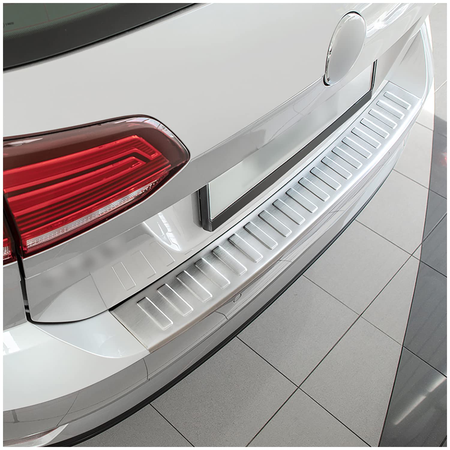 teileplus24 L636 Ladekantenschutz V2A Edelstahl kompatibel mit VW Golf 7 Variant 2017-2021 Abkantung, Farbe:Silber gebürstet von teileplus24
