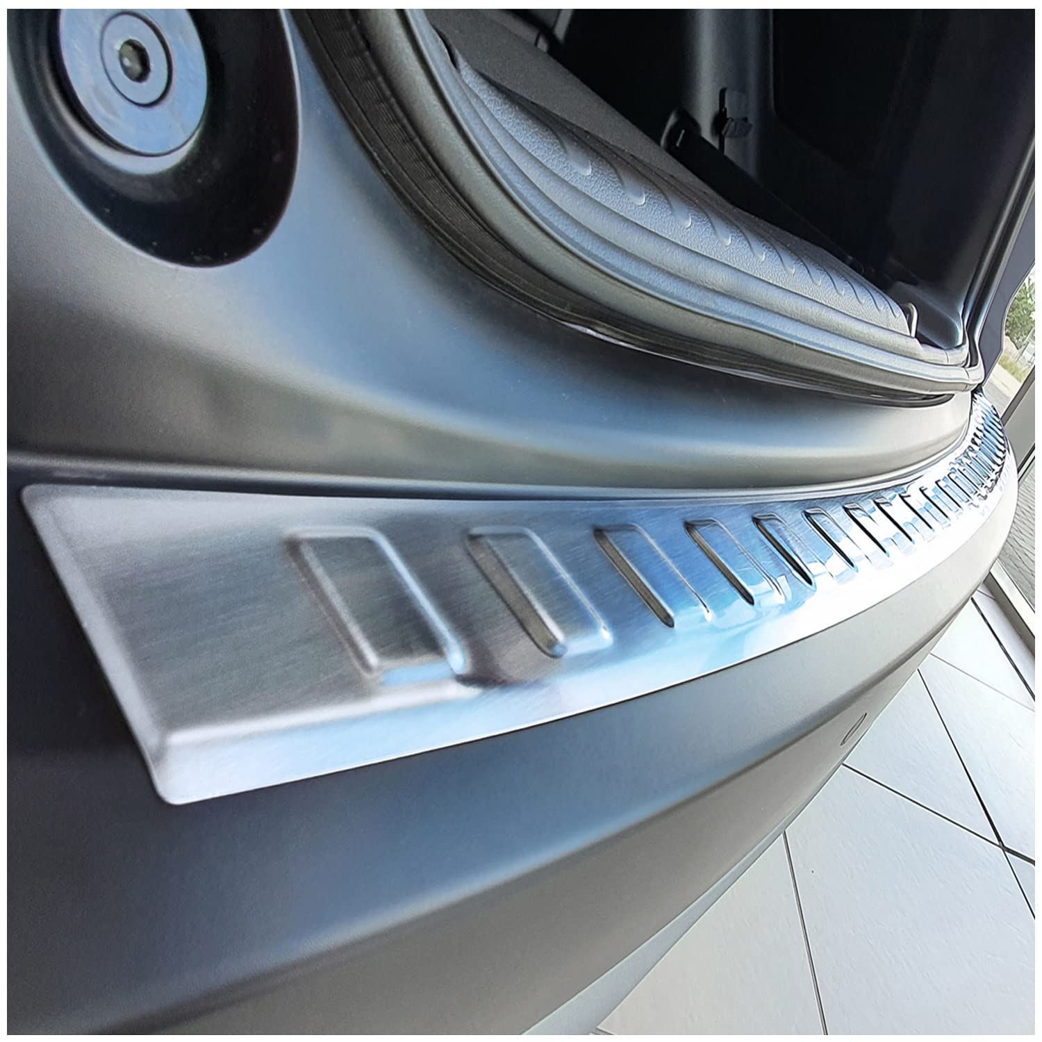 teileplus24 L684 Ladekantenschutz V2A Edelstahl kompatibel mit Honda CR-V 5 Facelift 2018- Abkantung, Farbe:Silber gebürstet von teileplus24