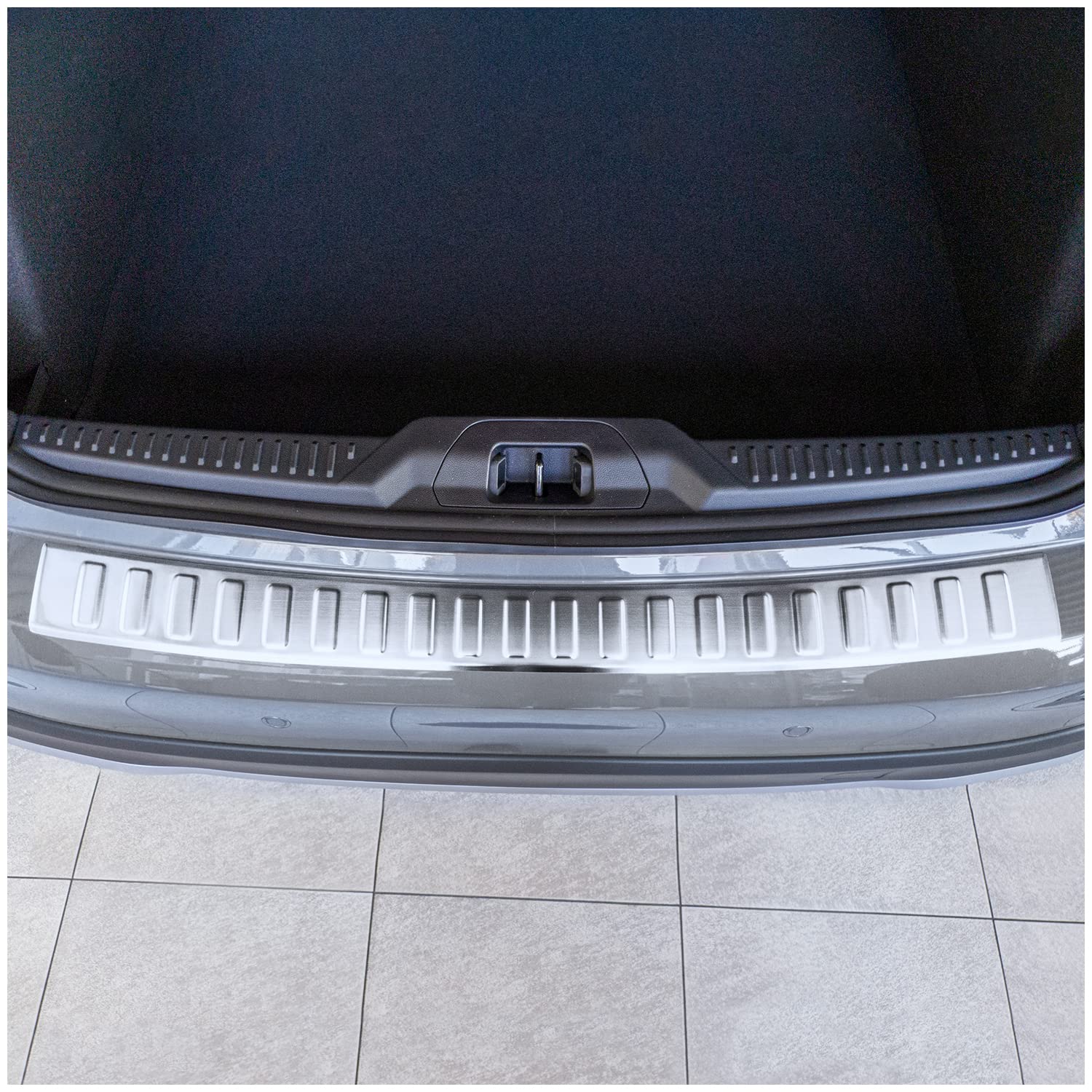 teileplus24 L690 Ladekantenschutz V2A Edelstahl kompatibel mit Ford Focus 4 Stufenheck 2018- Abkantung, Farbe:Silber gebürstet teileplus24 L690 Ladekantenschutz V2A Edelstahl kompatibel mit Ford Focus 4 Stufenheck 2018- Abkantung, Farbe:Silber gebürstet von teileplus24