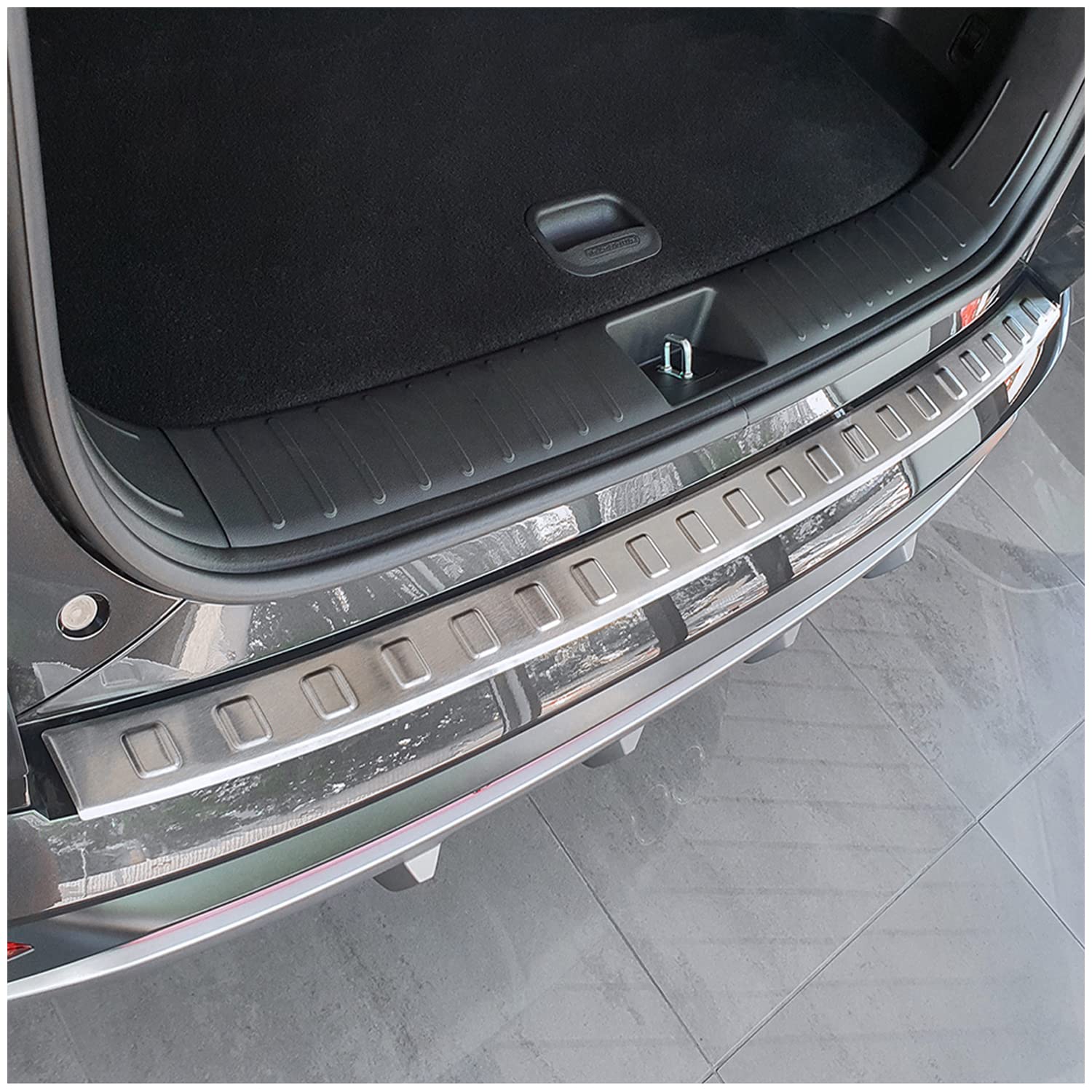 teileplus24 L725 Ladekantenschutz V2A Edelstahl kompatibel mit Hyundai Tucson 3 ab Bj. 2021- Abkantung, Farbe:Silber gebürstet von teileplus24
