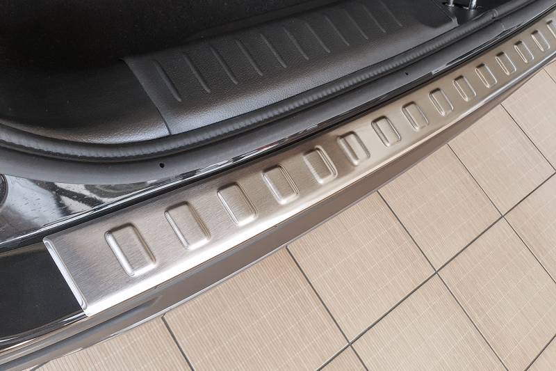 teileplus24 L735 Ladekantenschutz V2A Edelstahl kompatibel mit Suzuki Vitara 3 2015- Abkantung, Farbe:Silber gebürstet von teileplus24