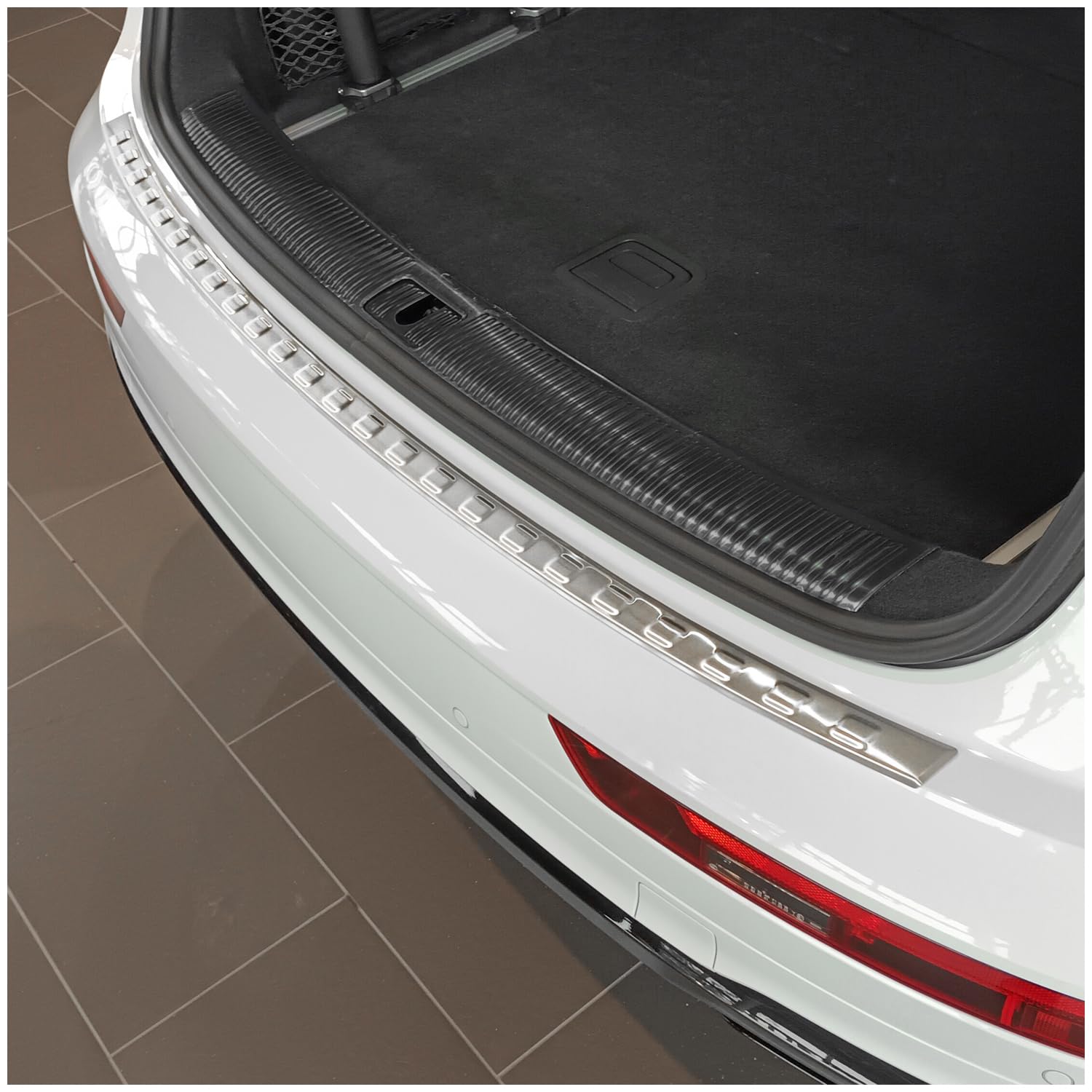 teileplus24 L747 Ladekantenschutz V2A Edelstahl kompatibel mit Audi Q5/ SQ5 2 FY 2021- Abkantung, Farbe:Silber gebürstet von teileplus24