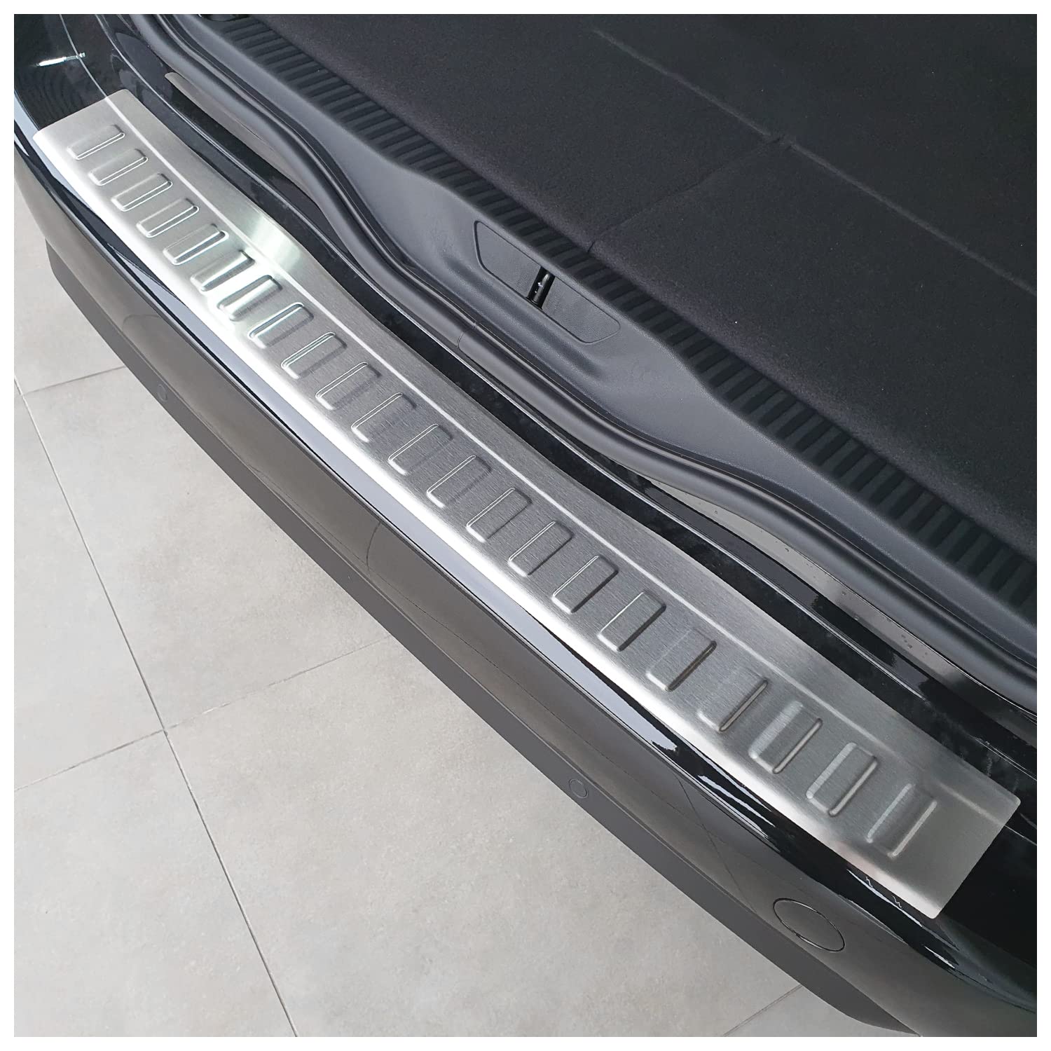 tuning-art BL1036 Ladekantenschutz mit Abkantung passend für Citroen C4 Picasso / C4 Spacetourer 2013-2020, Farbe:Silber tuning-art BL1036 Ladekantenschutz mit Abkantung passend für Citroen C4 Picasso / C4 Spacetourer 2013-2020, Farbe:Silber von tuning-art