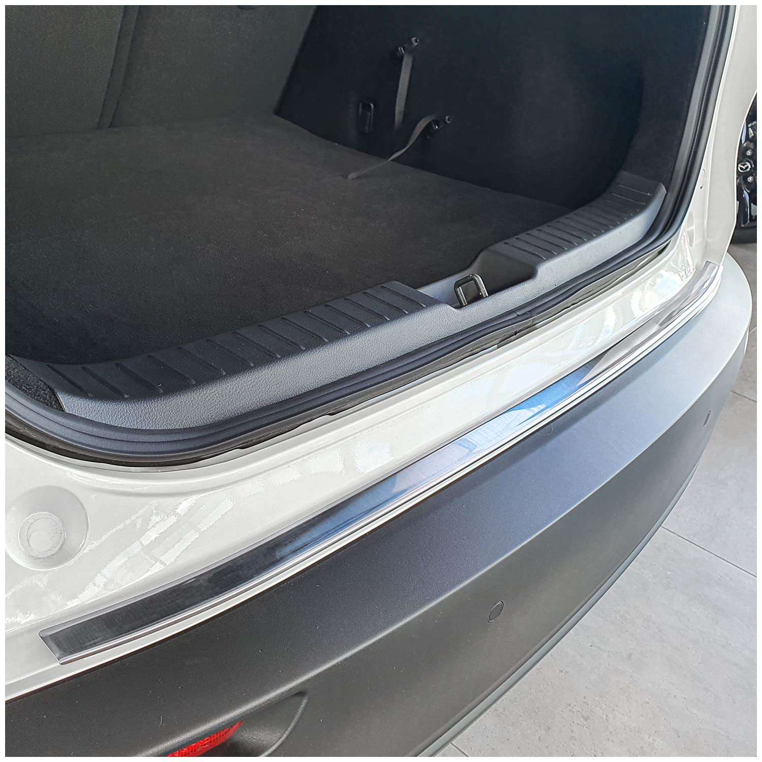 tuning-art BL982 Ladekantenschutz mit Abkantung für Mazda CX-30 DM 2019-, Farbe:Silber von tuning-art
